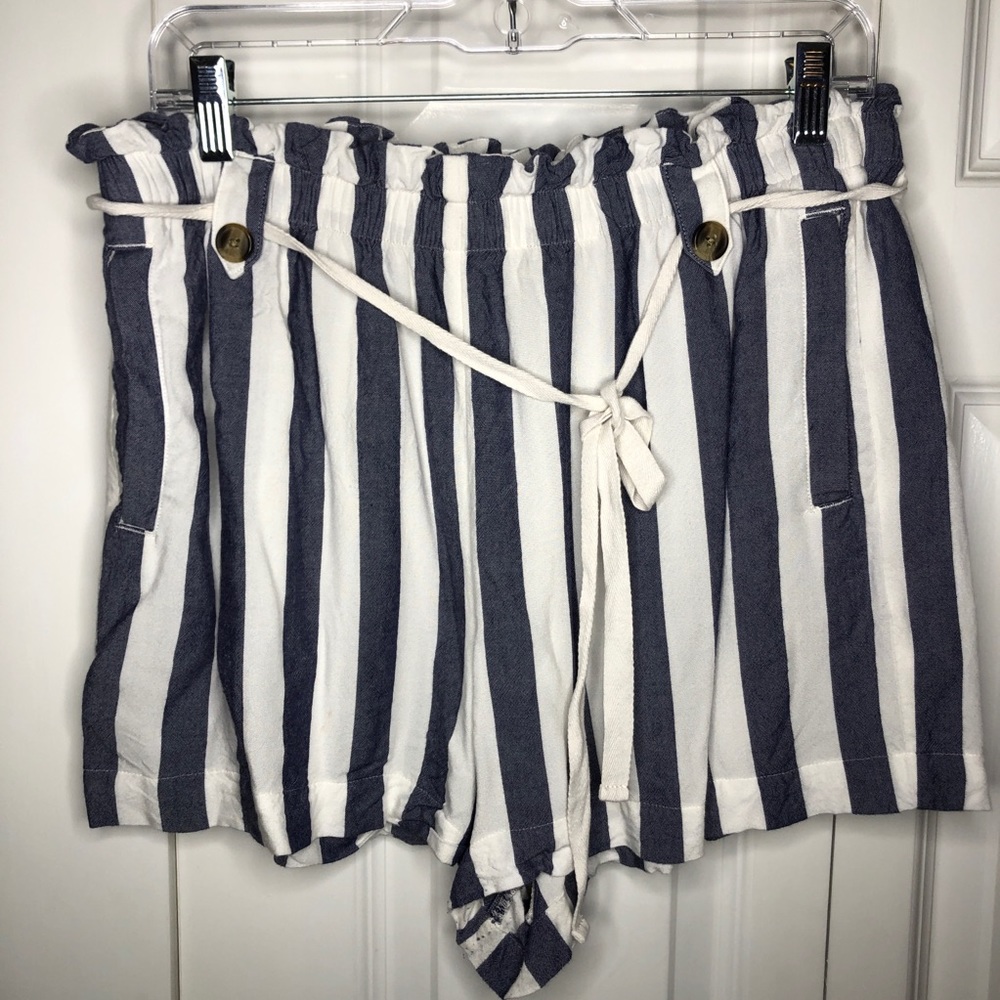 American Eagle blue and white striped shorts